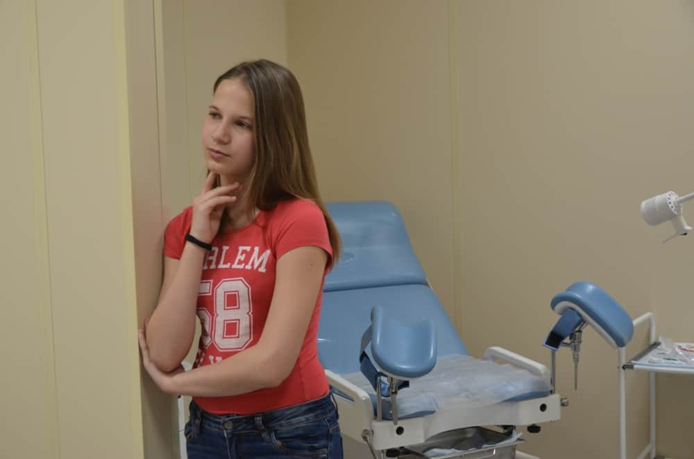 Смотреть онлайн Русская студентка показала гинекологу свой вареник бесплатно
